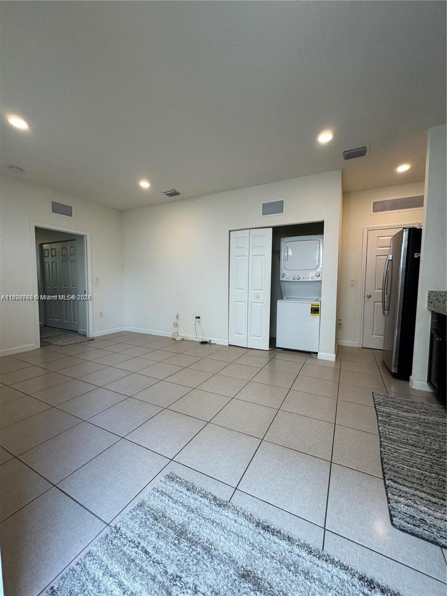 COCO PALM ESTATES - Residential Lease