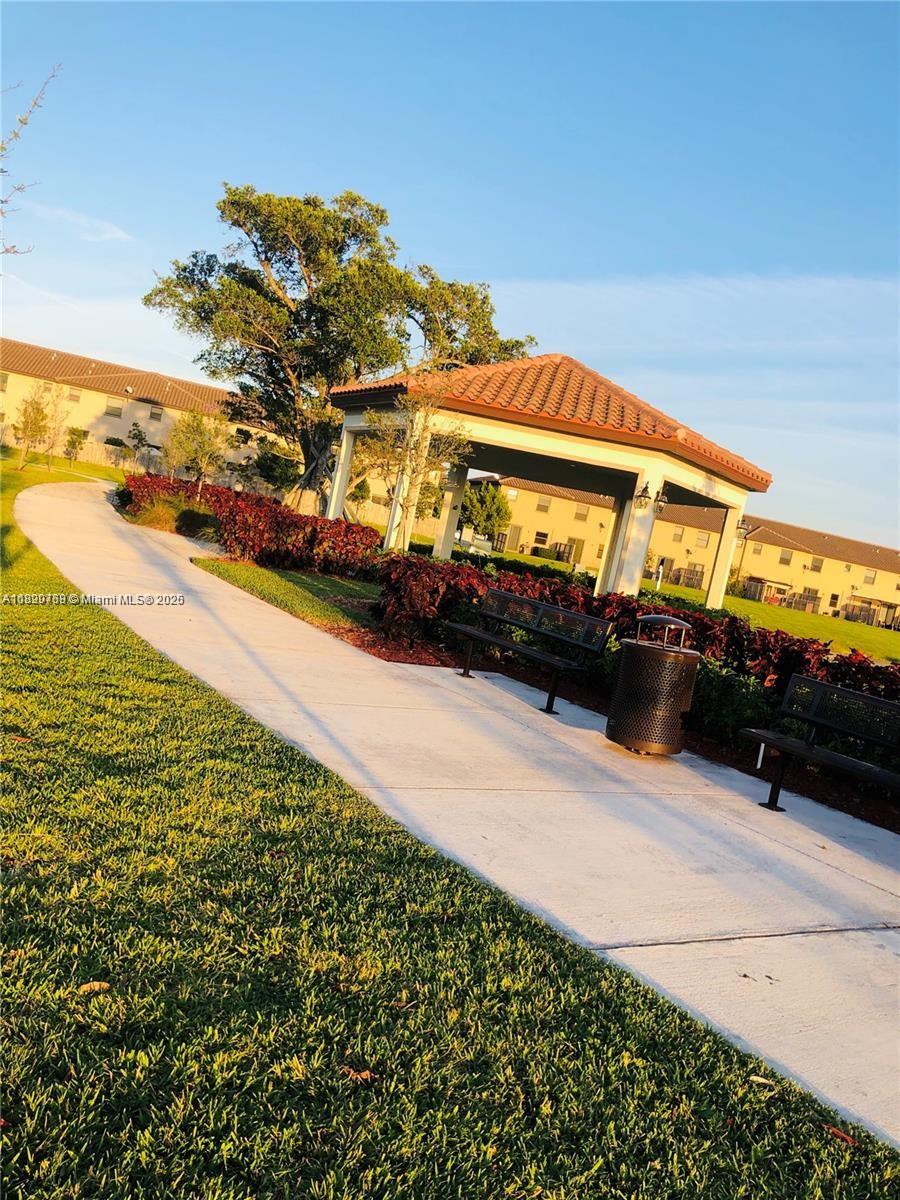 COCO PALM ESTATES - Residential Lease