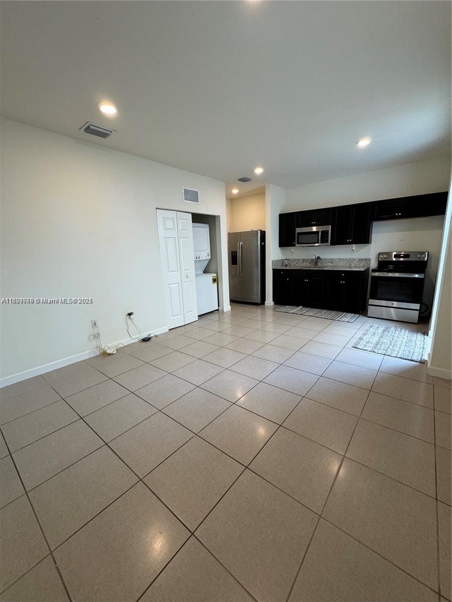 COCO PALM ESTATES - Residential Lease