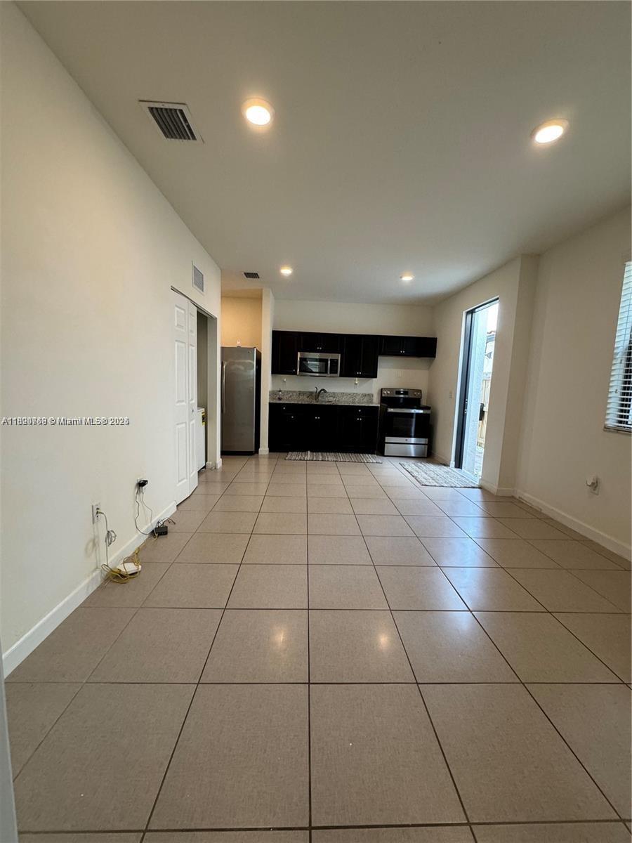 COCO PALM ESTATES - Residential Lease