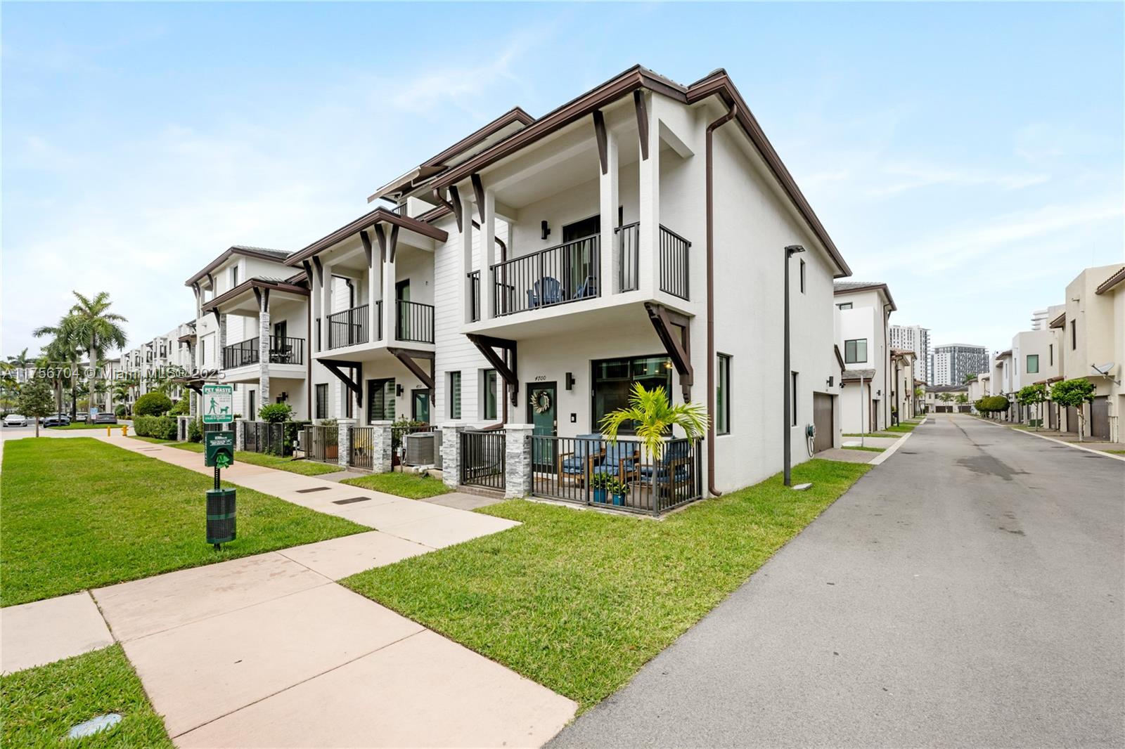 Property for Sale at 4700 Nw 83rd Psge, Doral, Miami-Dade County, Florida - Bedrooms: 3 
Bathrooms: 3  - $674,900