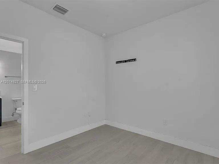 INGLESIDE PARK - Residential Lease