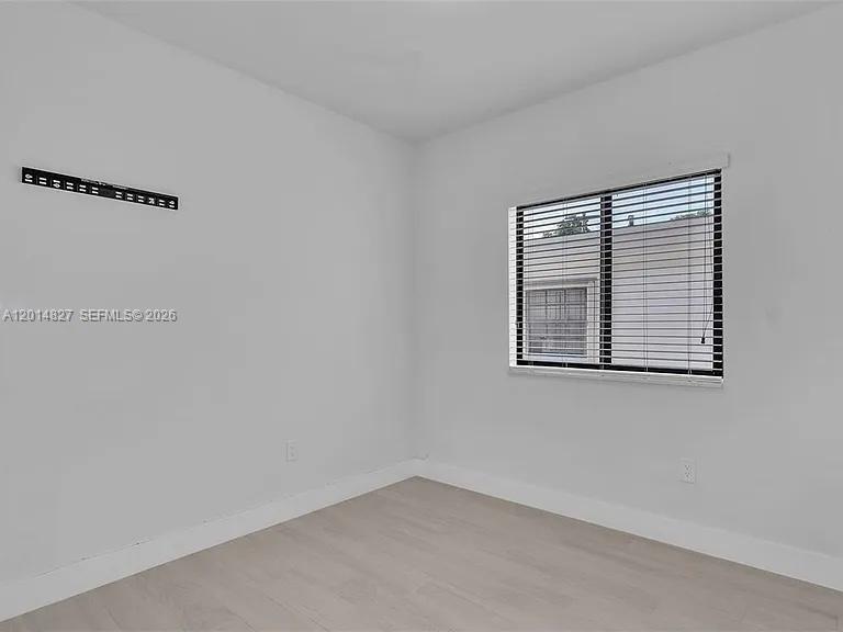 INGLESIDE PARK - Residential Lease