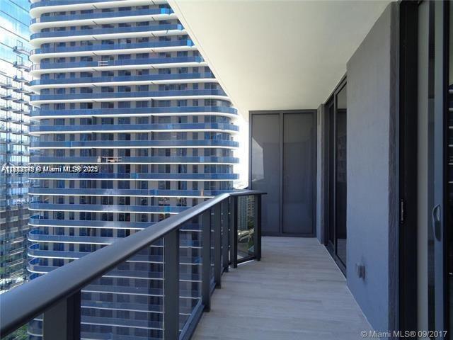 45 SW 9th St 2709