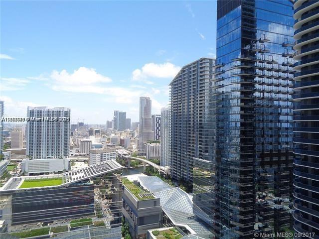45 SW 9th St 2709