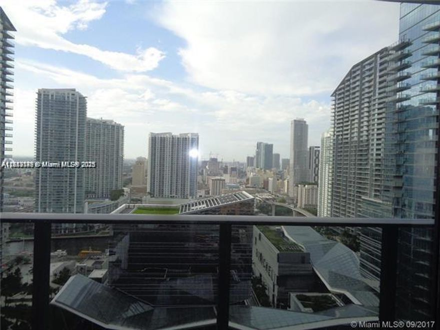 This stunning 1-bedroom, 1.5-bathroom residence at Brickell Heights offers breathtaking city views and a sleek, modern design. The high-rise unit features premium stainless steel appliances, elegant ceramic floors, and a spacious balcony perfect for enjoying the vibrant urban landscape. Residents of Brickell Heights enjoy access to a variety of upscale amenities, including a swimming pool, state-of-the-art fitness center, and more. ConvenientlY located near premier shopping, dining, and entertainment options at Brickell City Centre, this property is an ideal choice for those seeking a luxury lifestyle in the heart of Miami.
