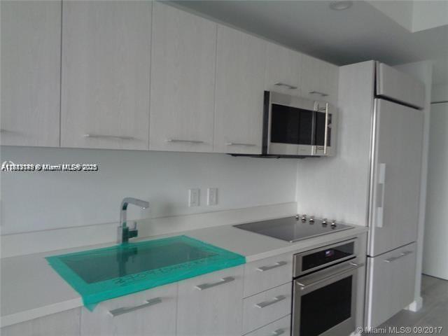 45 SW 9th St 2709