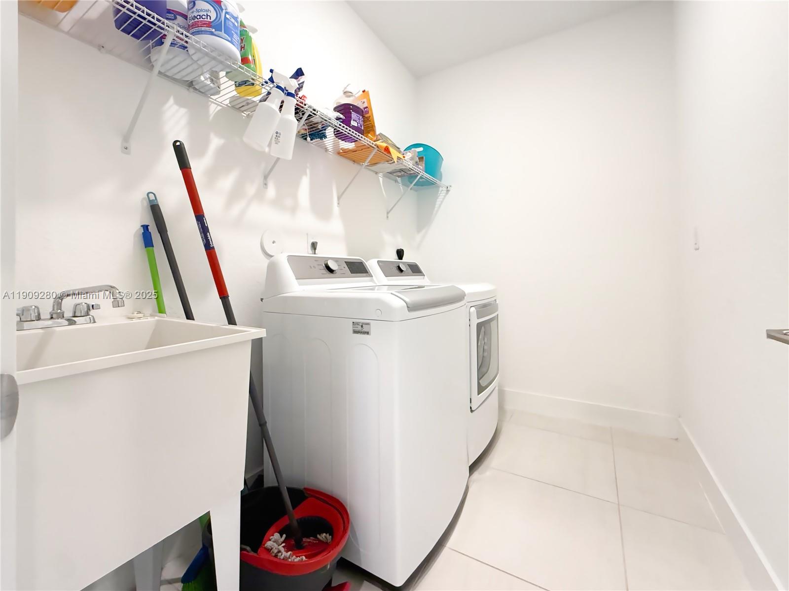 KROME GROVE ESTATES - Residential