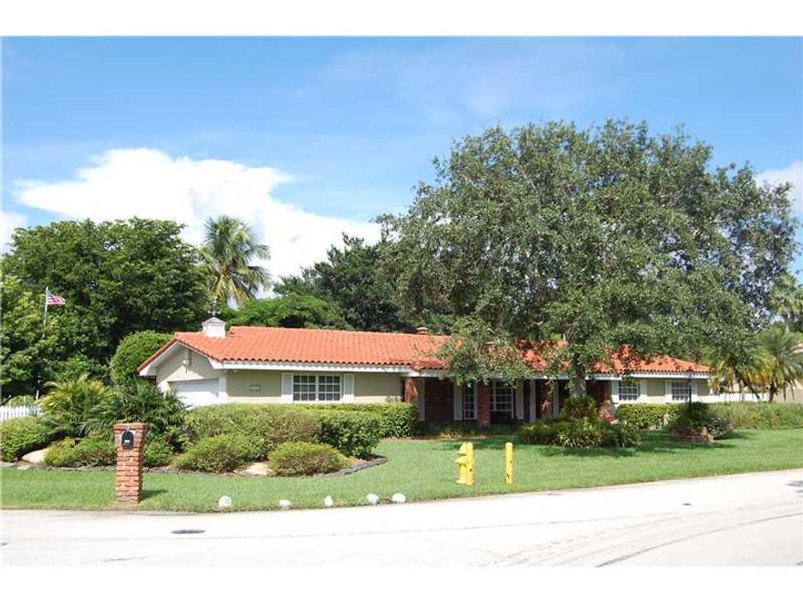 Charming home nestled on a quiet corner in the Falls area. Lovely floor plan, family room, eat in kitchen. French doors open to a covered screened patio with built in bar for entertaining. Private and spacious backyard for the kids to play. Wonderful loca tion, great family home!