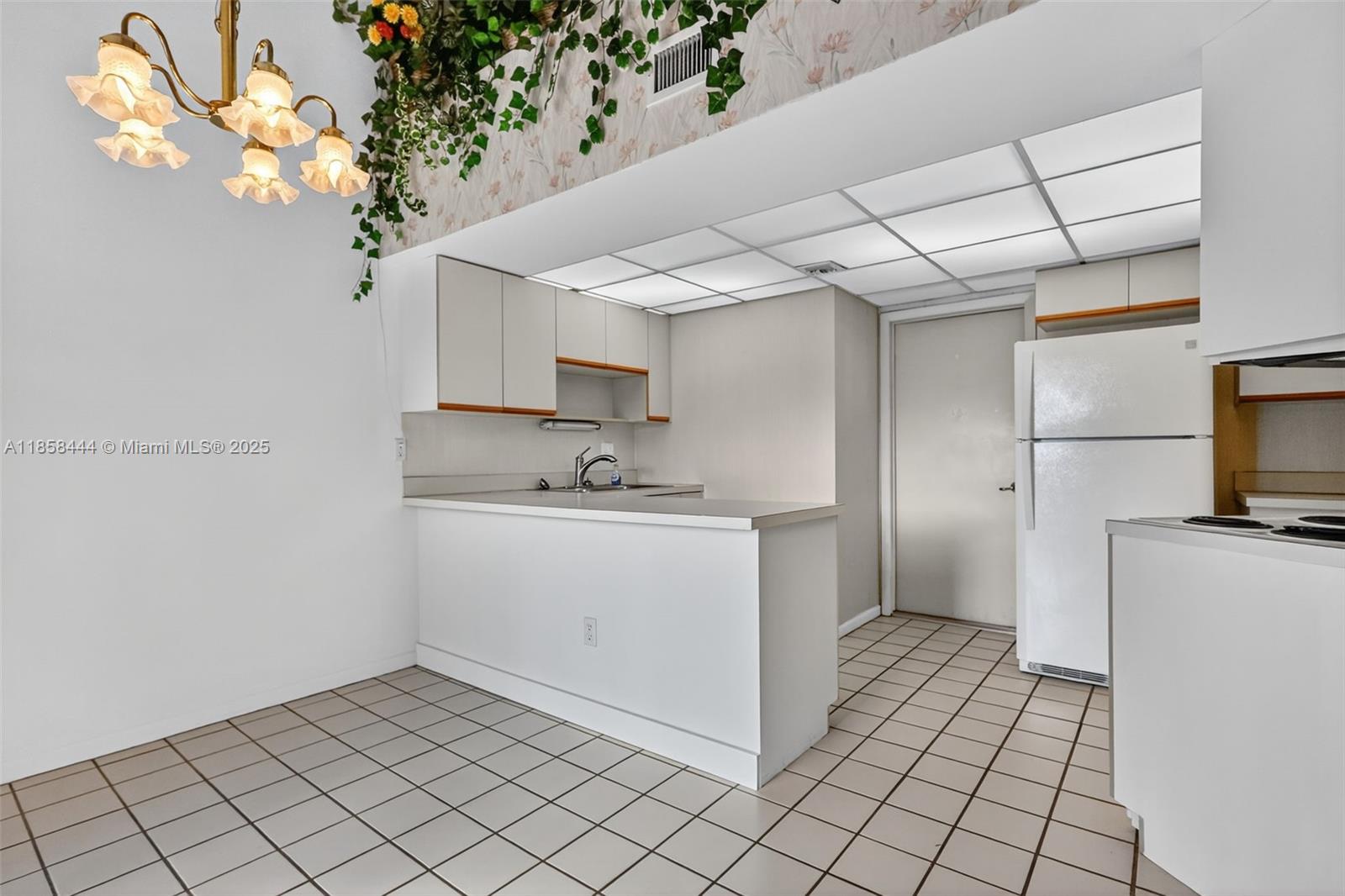 PEMBROKE LAKES SOUTH - Residential