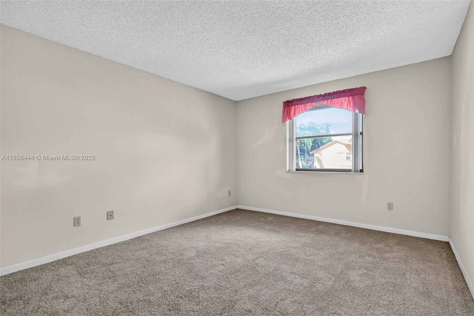 PEMBROKE LAKES SOUTH - Residential