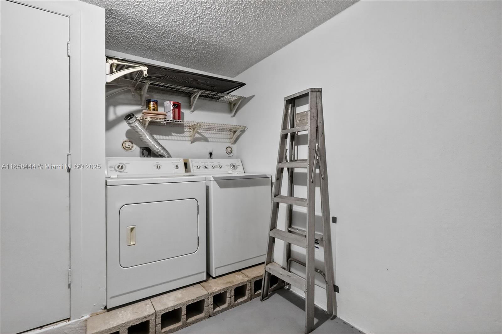 PEMBROKE LAKES SOUTH - Residential