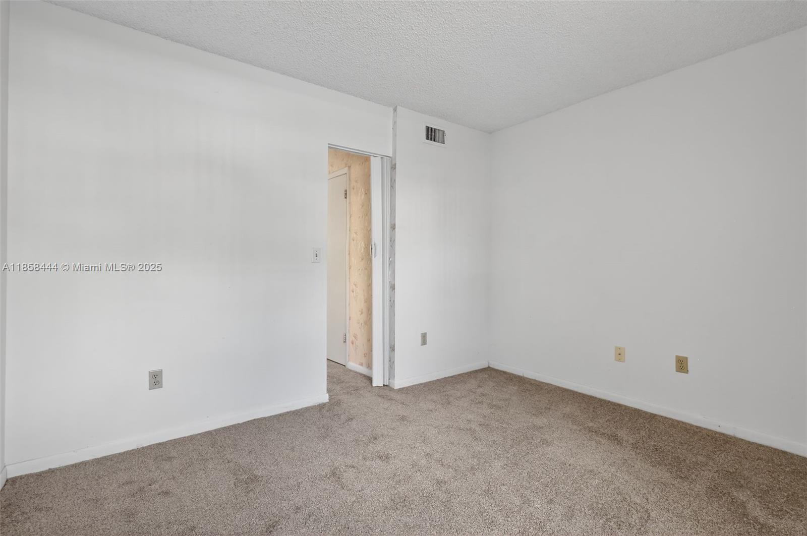 PEMBROKE LAKES SOUTH - Residential