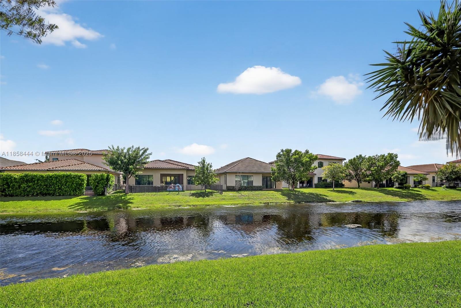 PEMBROKE LAKES SOUTH - Residential