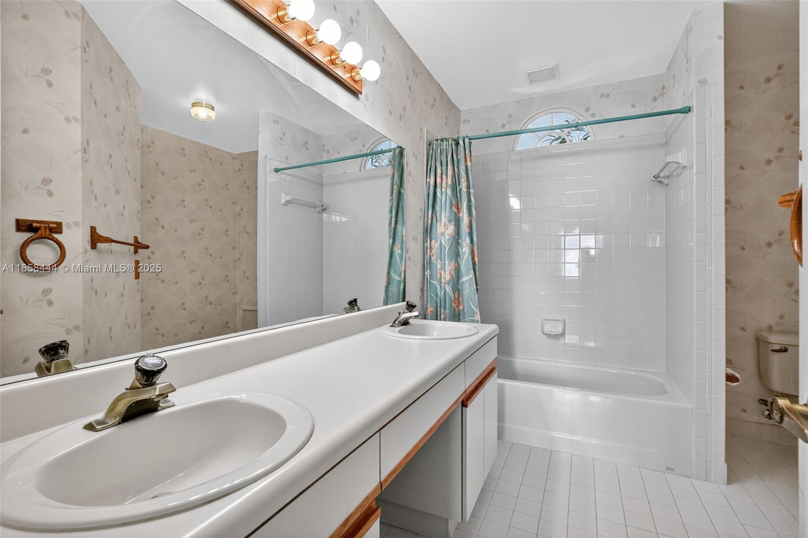 PEMBROKE LAKES SOUTH - Residential