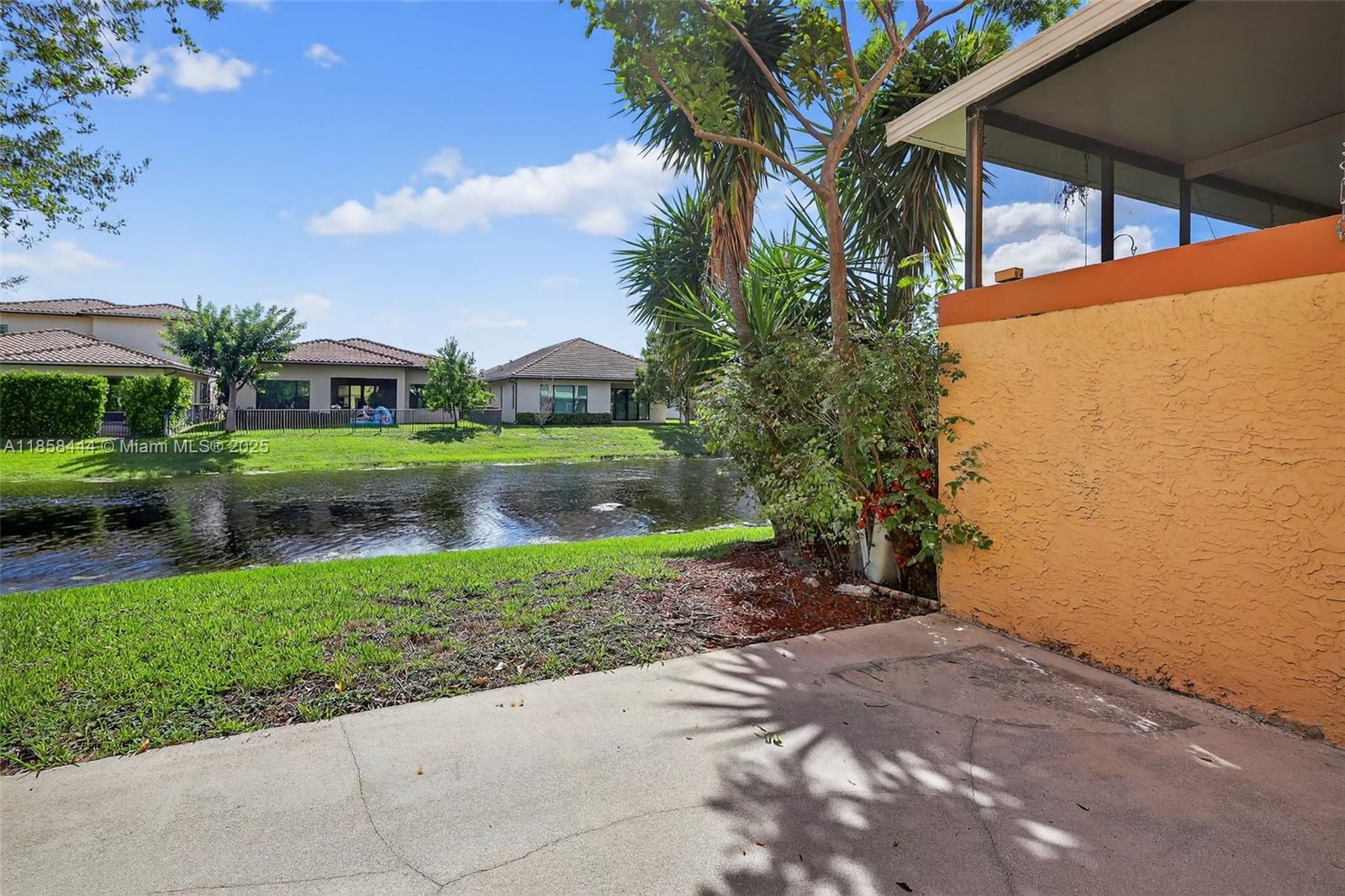 PEMBROKE LAKES SOUTH - Residential