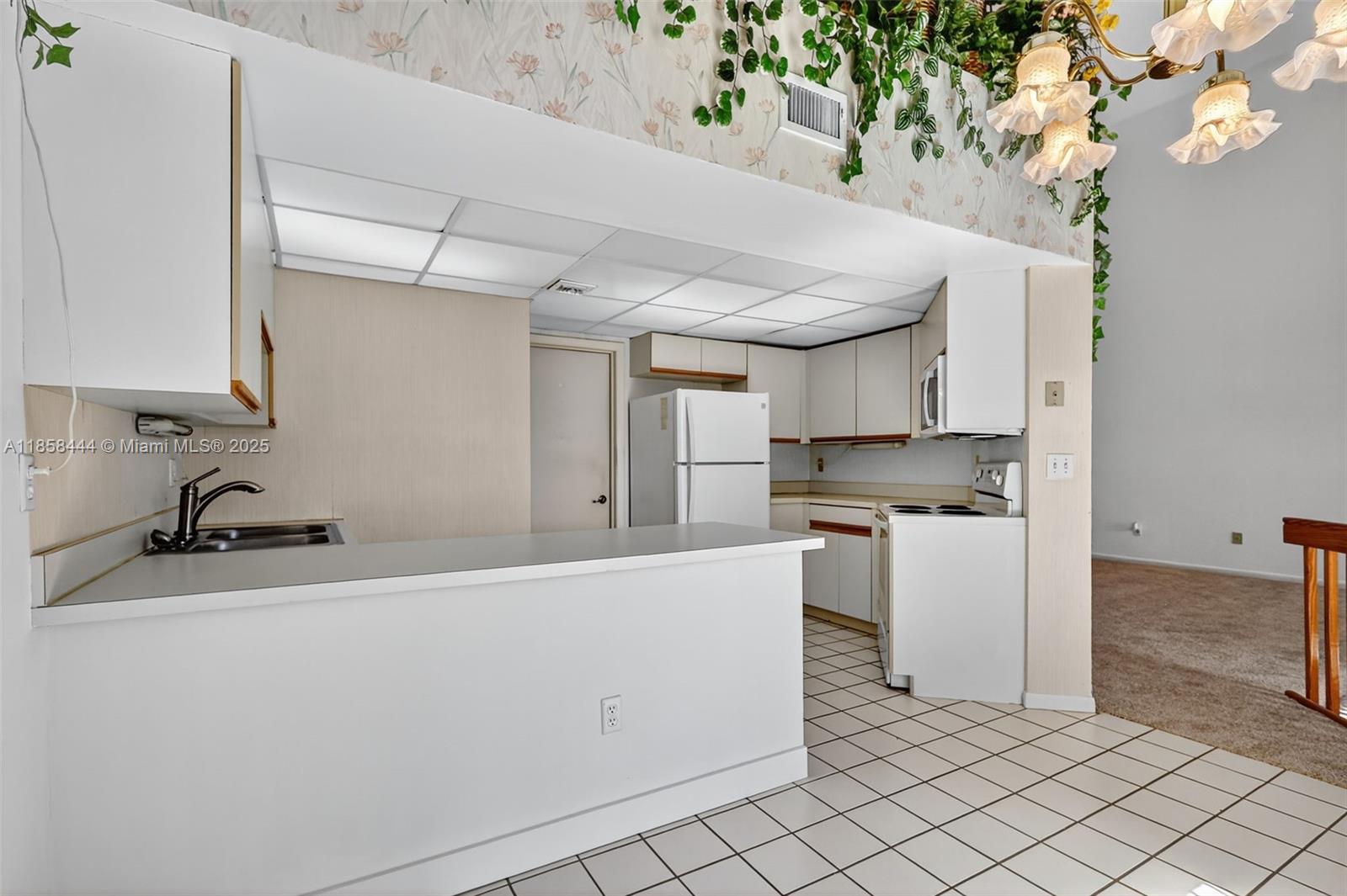 PEMBROKE LAKES SOUTH - Residential