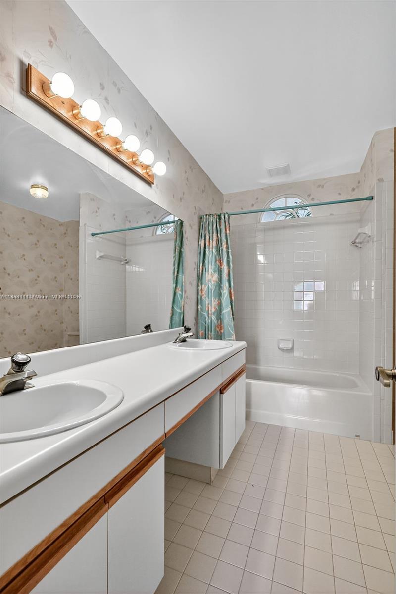 PEMBROKE LAKES SOUTH - Residential