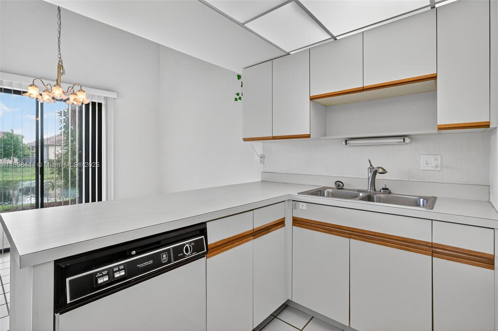 PEMBROKE LAKES SOUTH - Residential