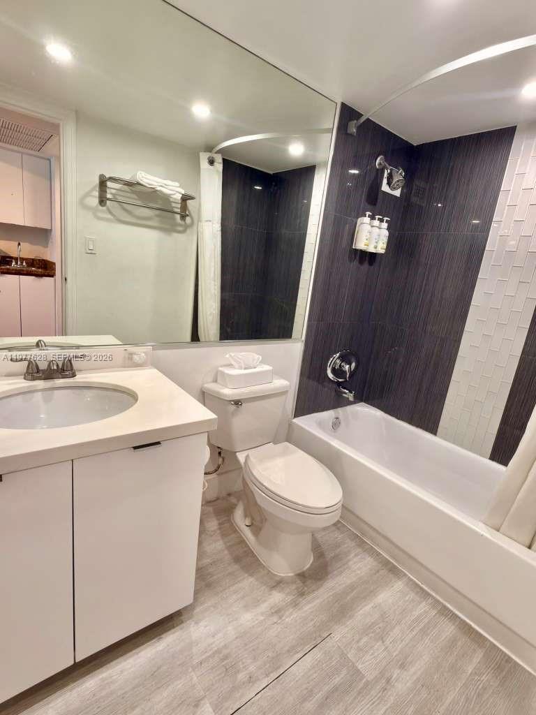 THE AVENTURA BEACH CLUB C - Residential