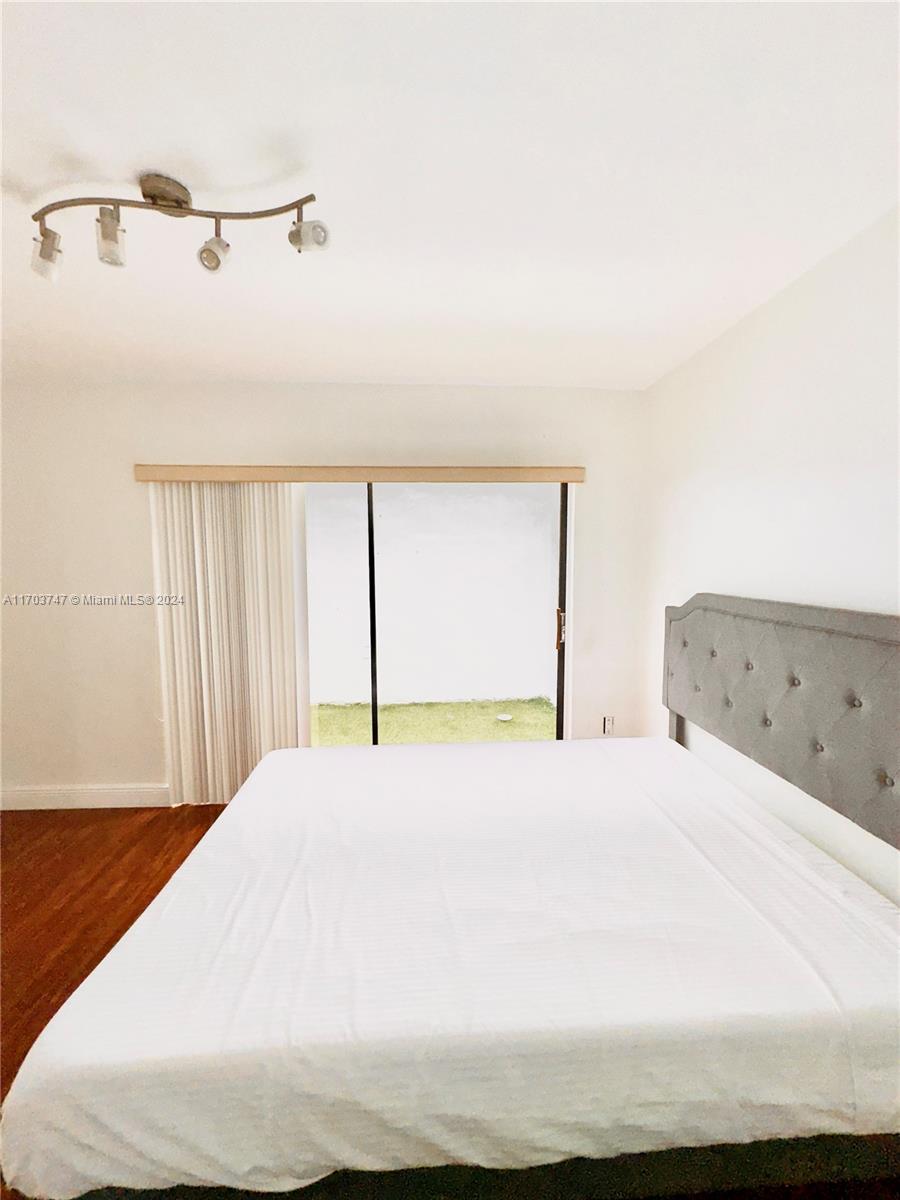 VILLAS AT BONAVENTURE IN - Residential