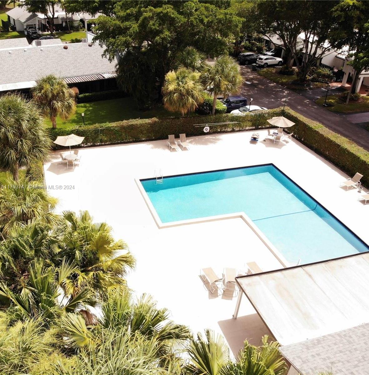 VILLAS AT BONAVENTURE IN - Residential