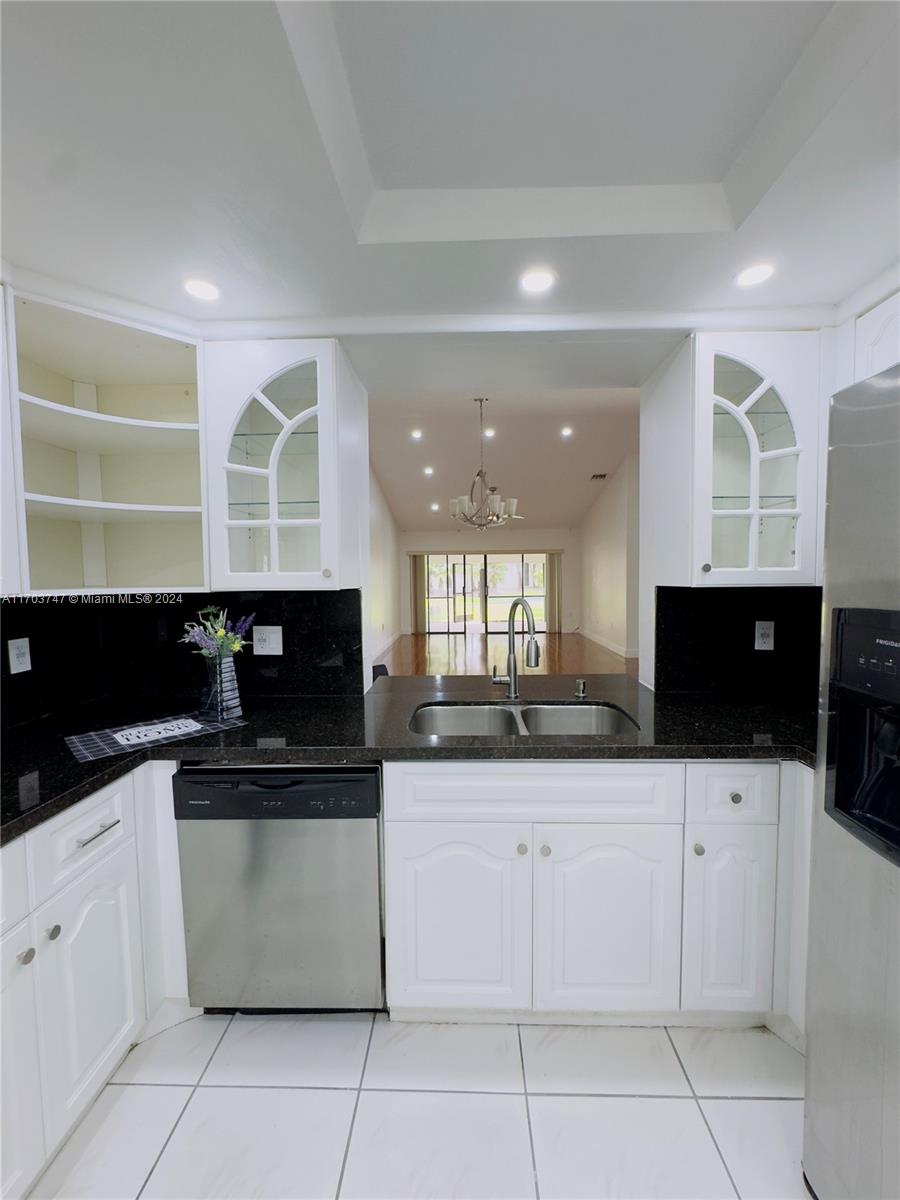VILLAS AT BONAVENTURE IN - Residential