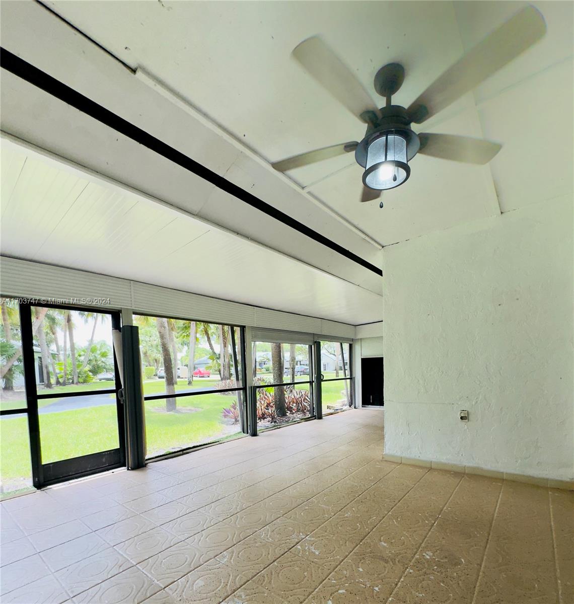 VILLAS AT BONAVENTURE IN - Residential