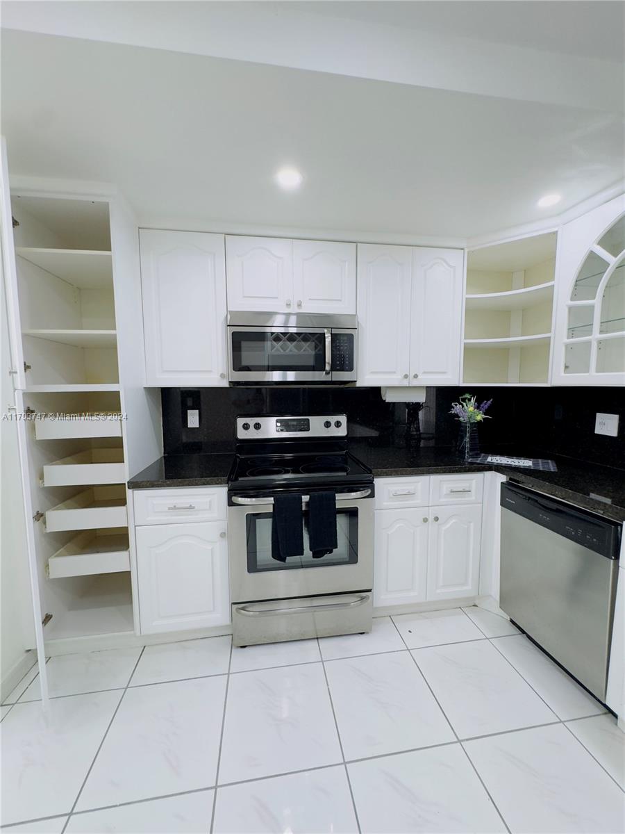 VILLAS AT BONAVENTURE IN - Residential