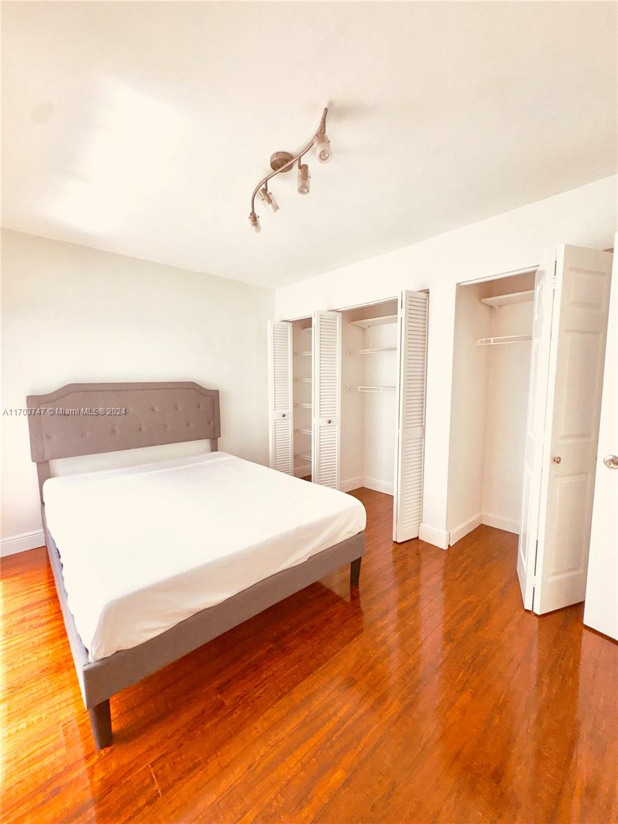 VILLAS AT BONAVENTURE IN - Residential