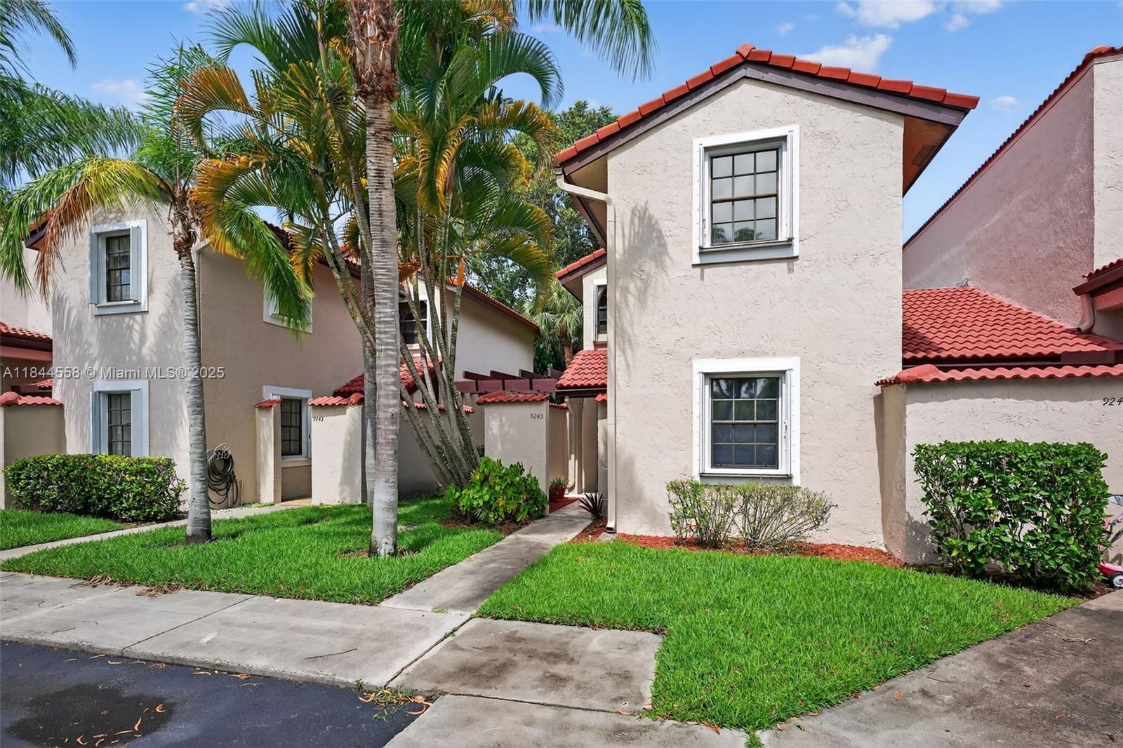 9245 W Sunrise Blvd, Plantation, FL, 33322/$435,000 2 9245 W Sunrise Blvd