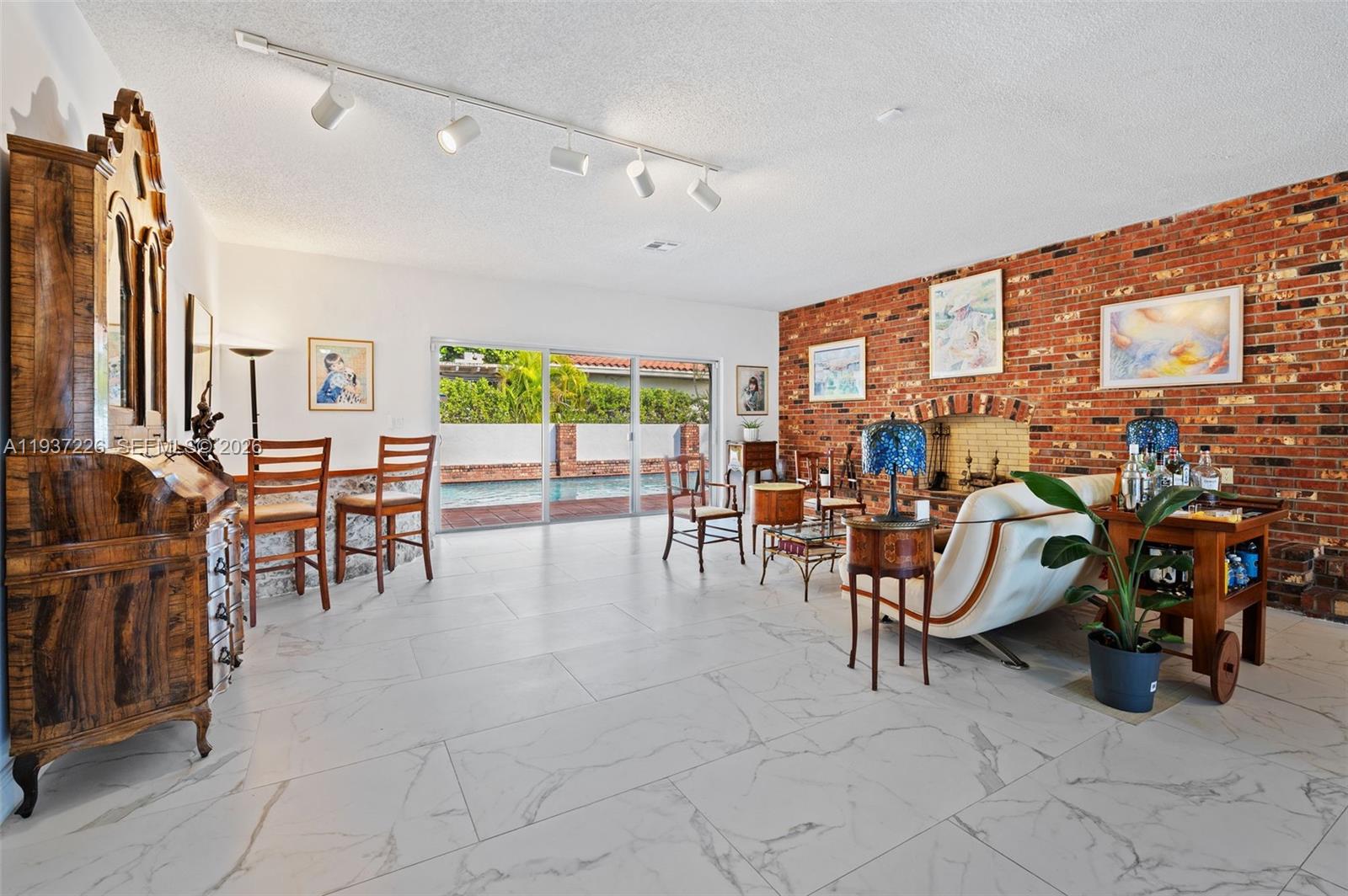 BAY HEIGHTS - Residential