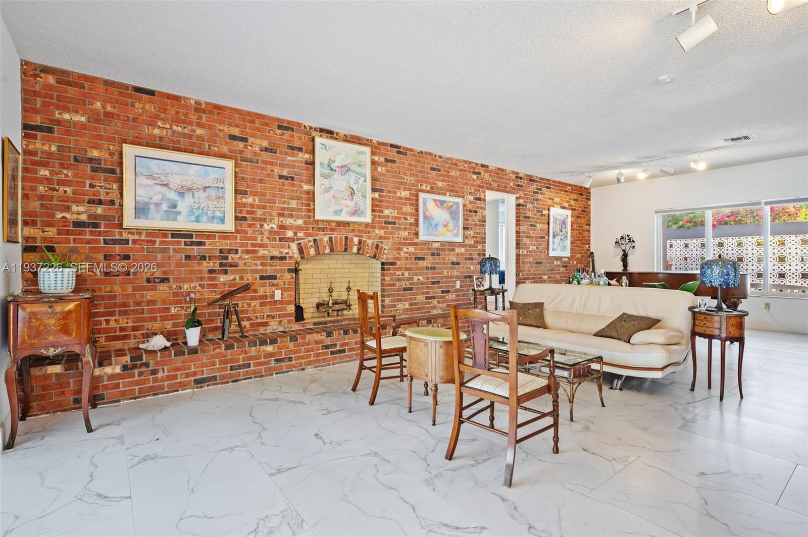 BAY HEIGHTS - Residential