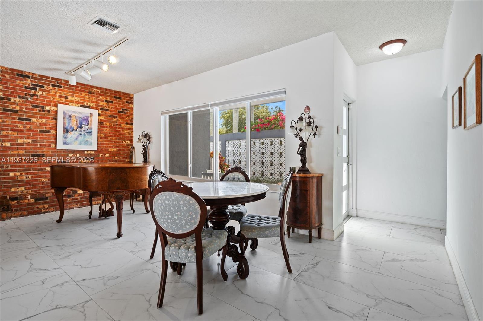 BAY HEIGHTS - Residential