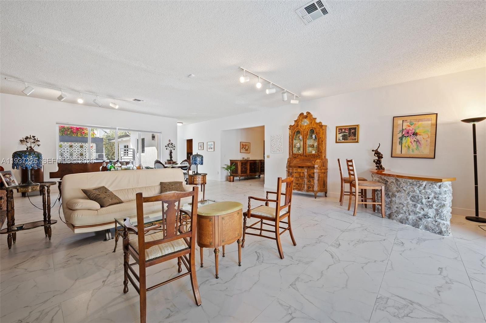 BAY HEIGHTS - Residential