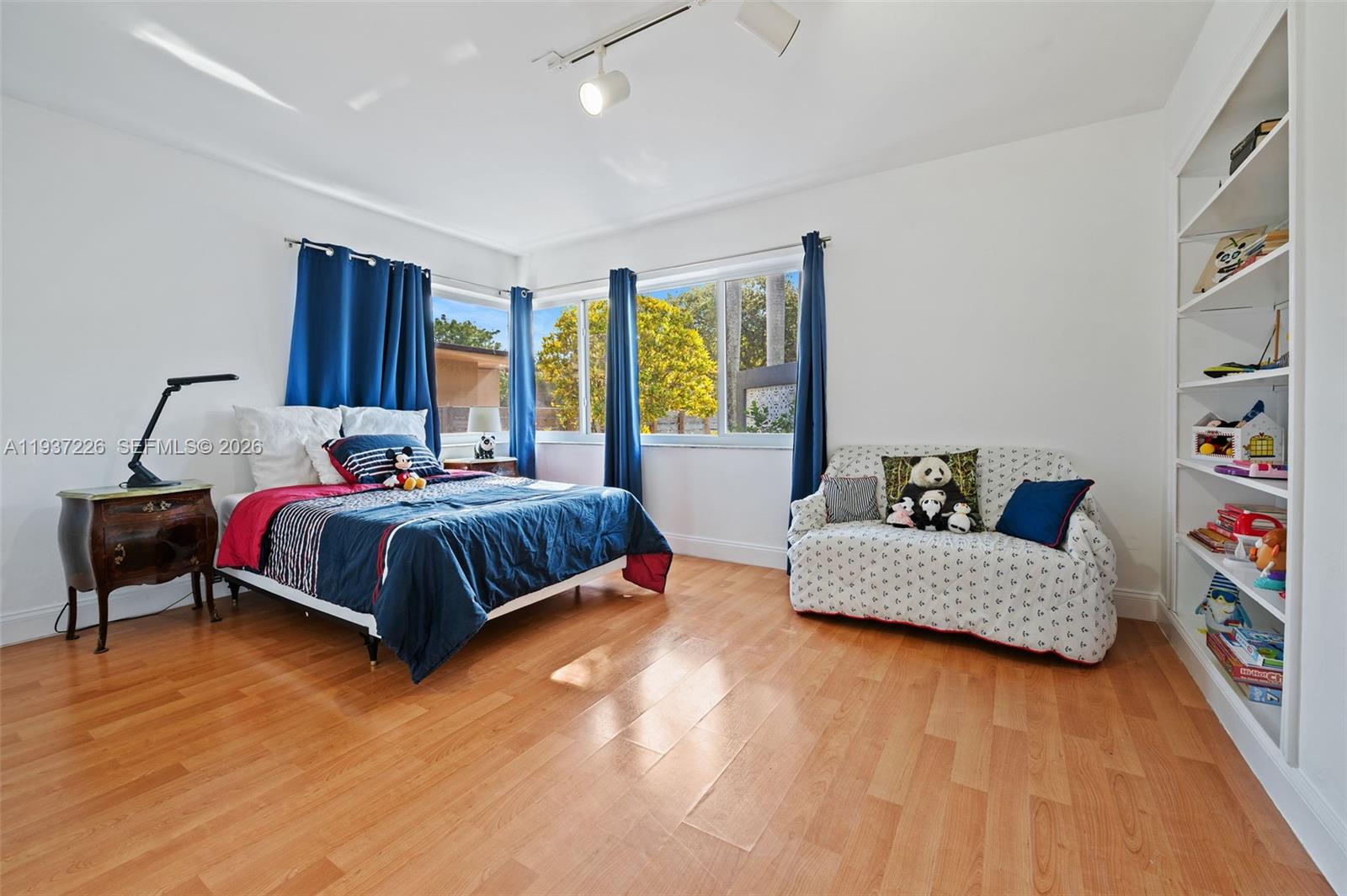 BAY HEIGHTS - Residential