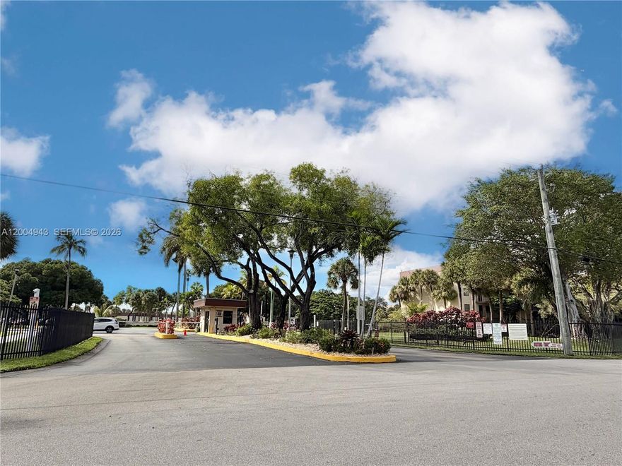 FOR SALE Beautiful 2 bedroom, 2 bathroom apartment COMPLETELY REBUILT from the ground up, everything is brand new. Featuring elegant porcelain floors, smooth ceilings and walls, LED lighting, and stainless steel appliances.Located in the desirable Cypress Chase community, offering easy access to major roads, shopping, dining, and all essential services. Enjoy resort-style amenities including a clubhouse, gym, pool, and tennis courts, in a gated community with 24-hour security. A fantastic opportunity to own a practically new home in a prime location.Contact me today to schedule your private tour.