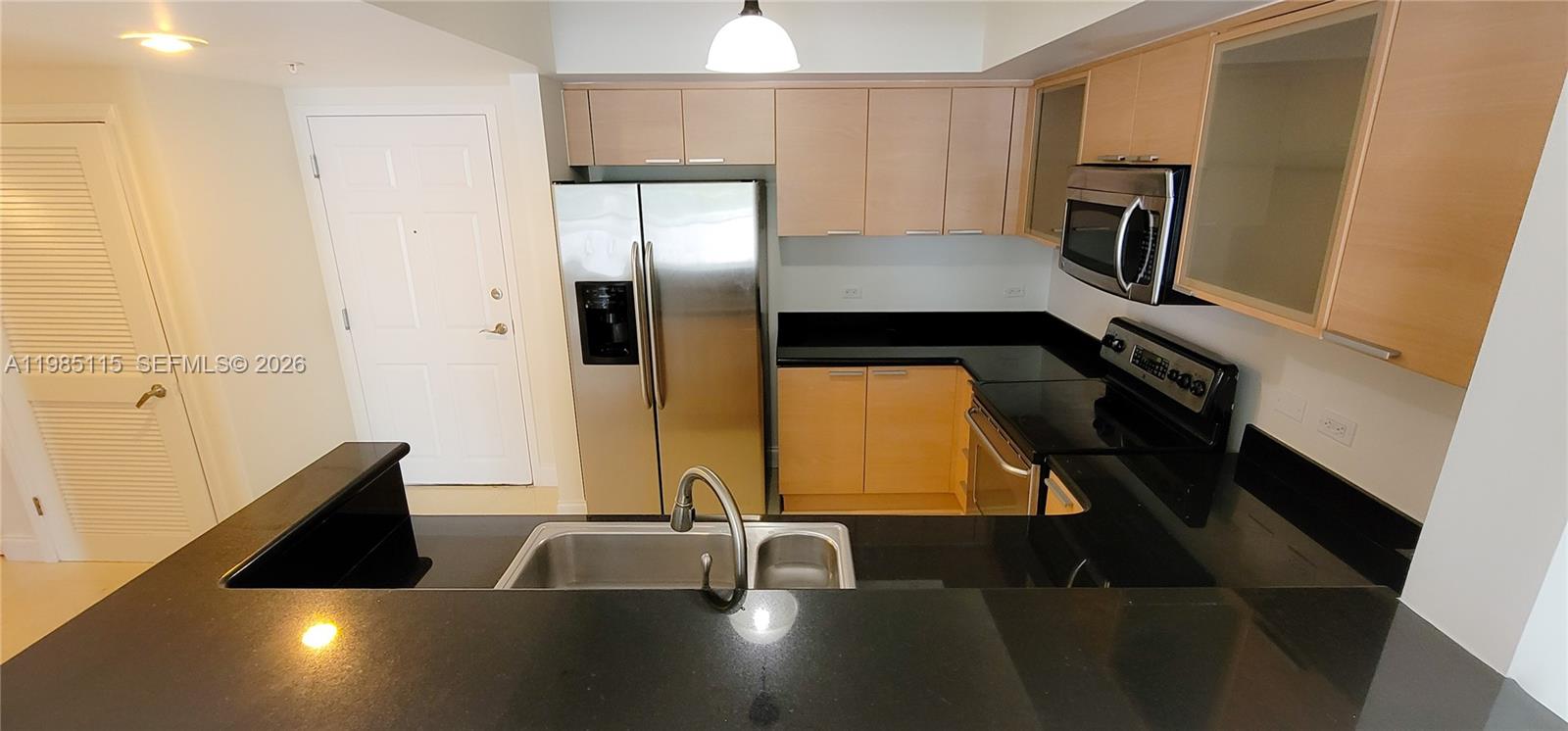 HOLLYWOOD STATION RES CON - Residential Lease