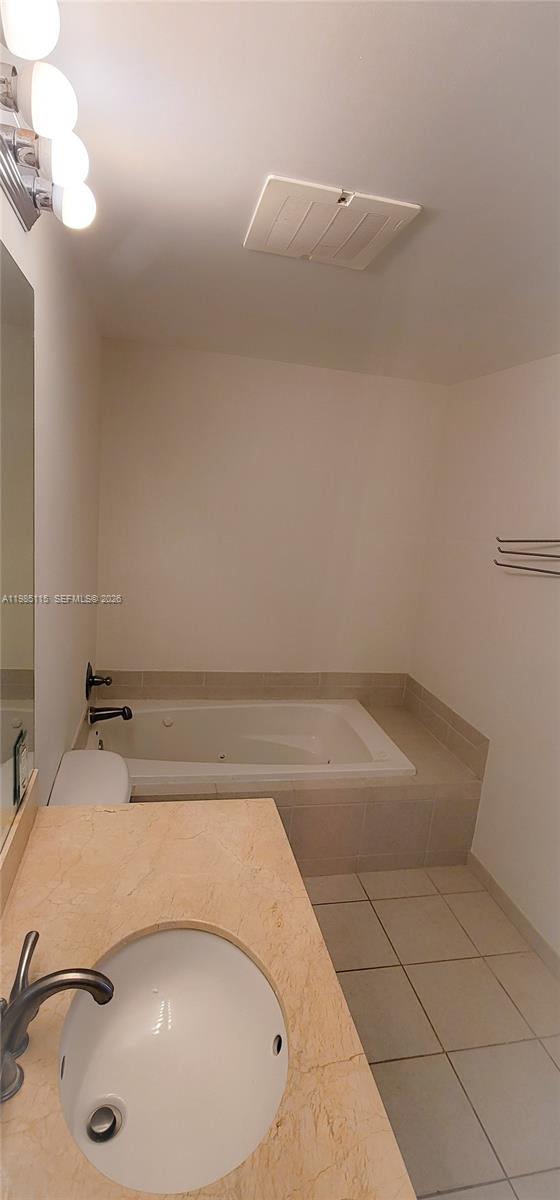 HOLLYWOOD STATION RES CON - Residential Lease