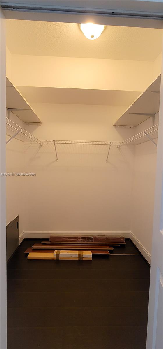 HOLLYWOOD STATION RES CON - Residential Lease