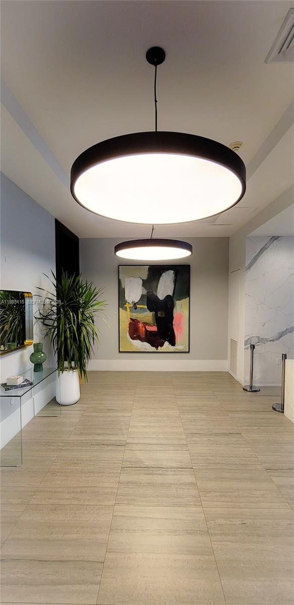 HOLLYWOOD STATION RES CON - Residential Lease