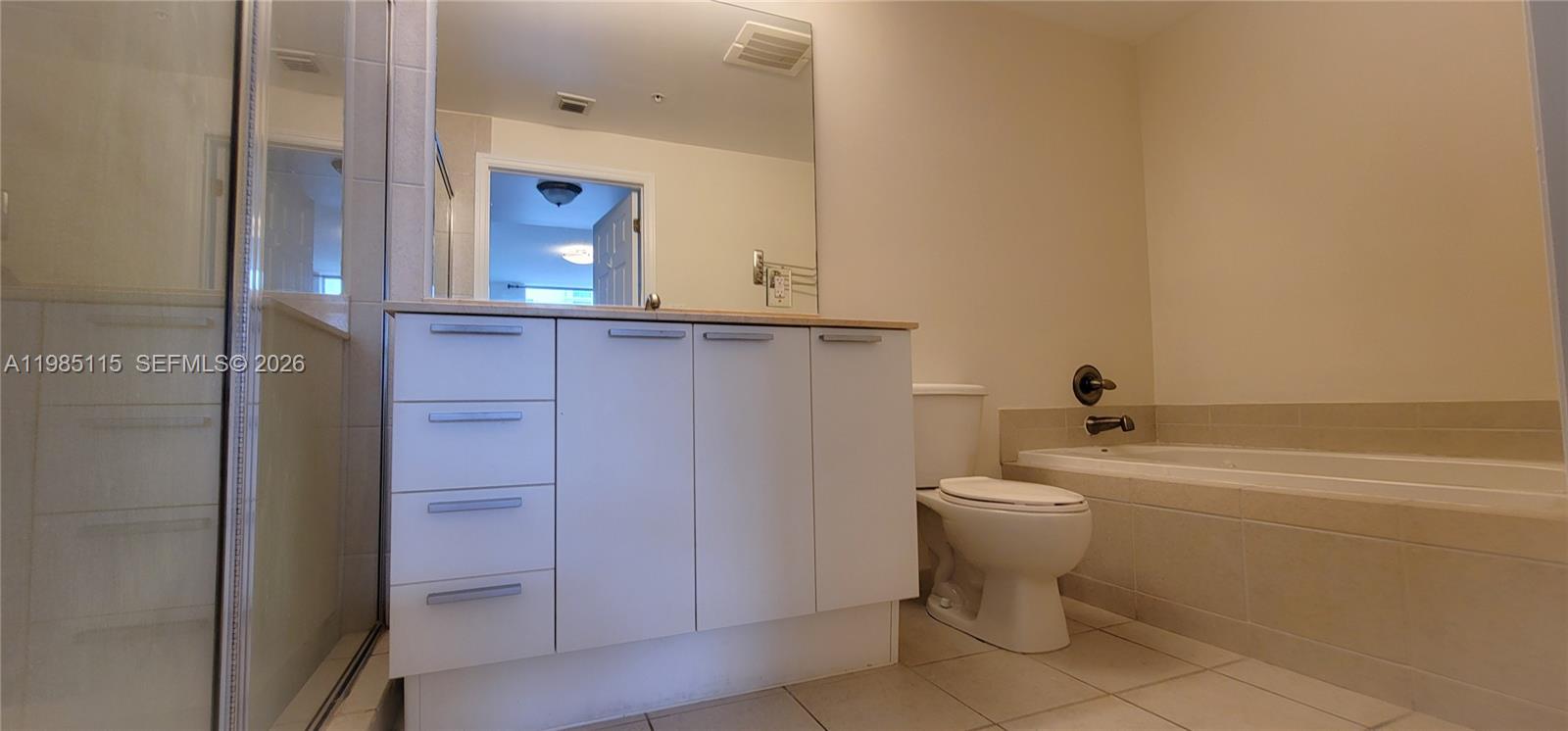 HOLLYWOOD STATION RES CON - Residential Lease