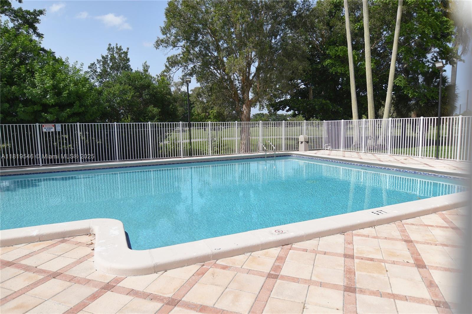 LAS BRISAS@ COUNTRY CLUB - Residential