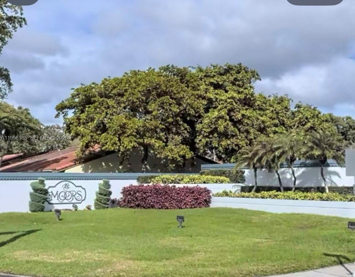 THE MOORS TOWNHOUSES - Residential