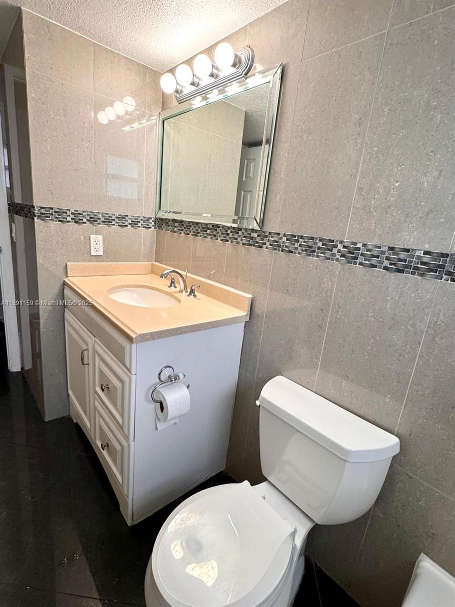 RAMBLEWOOD CONDO B - Residential