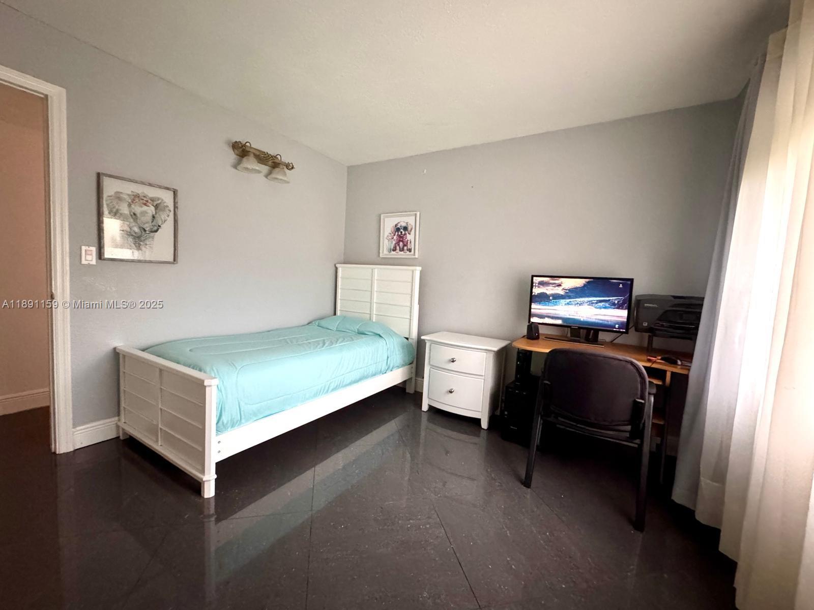 RAMBLEWOOD CONDO B - Residential