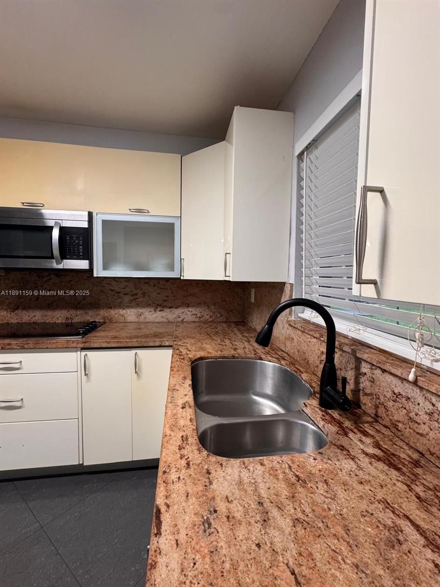 RAMBLEWOOD CONDO B - Residential