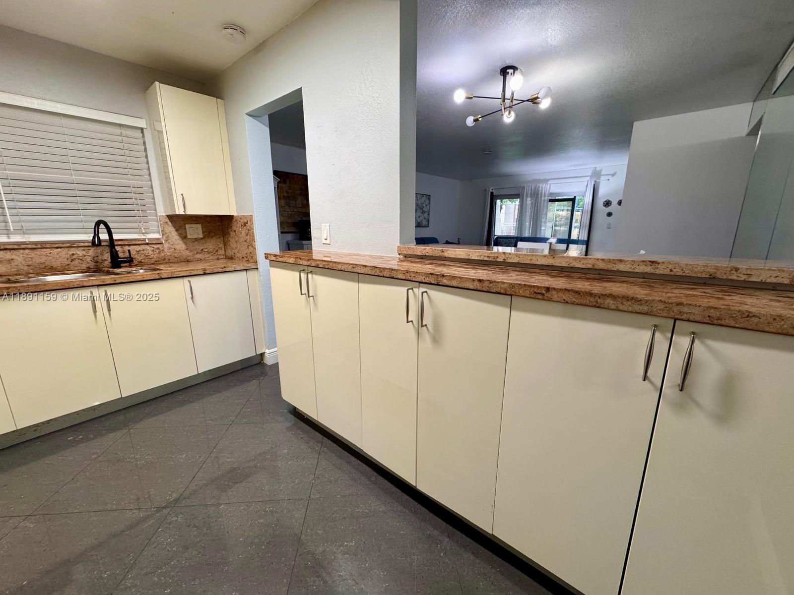 RAMBLEWOOD CONDO B - Residential