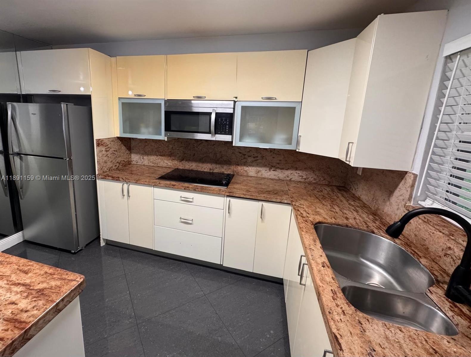 RAMBLEWOOD CONDO B - Residential