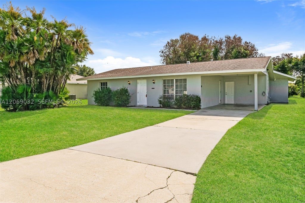 Photo of 687 SW Heather St, Port St Lucie, FL 34983 (MLS # A12069032)